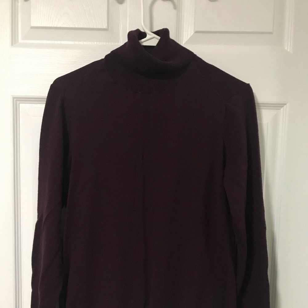 Women’s Gap turtle Neck size L